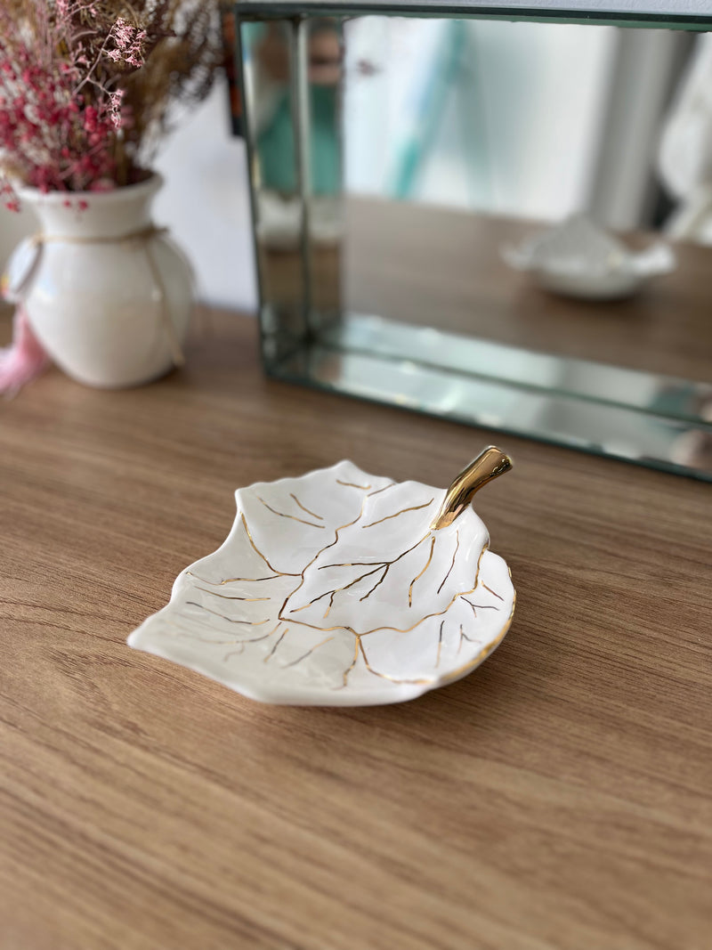 Folha de Porcelana com detalhes em Ouro